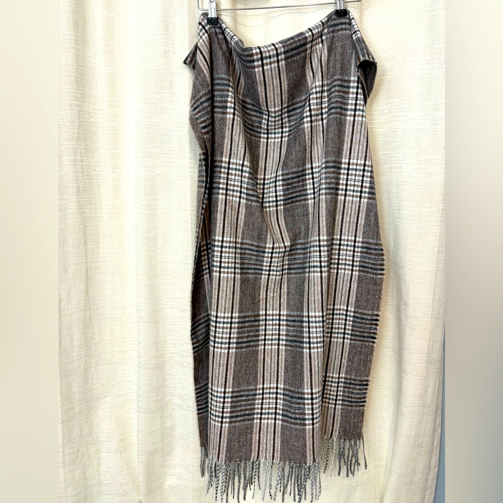 Plaid scarf brown/beige//white /black length 64” width 27” 100% acrylic